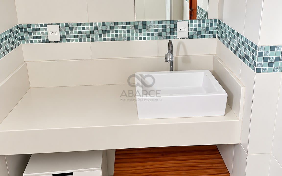 Vaidade de Casa de Banho Moderna com Mosaicos.jpg
