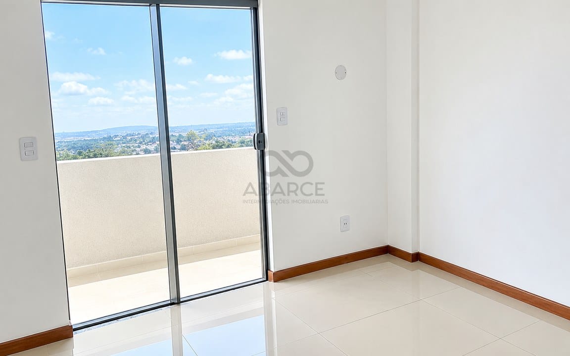 Interior Minimalista com Vista para a Varanda.jpg