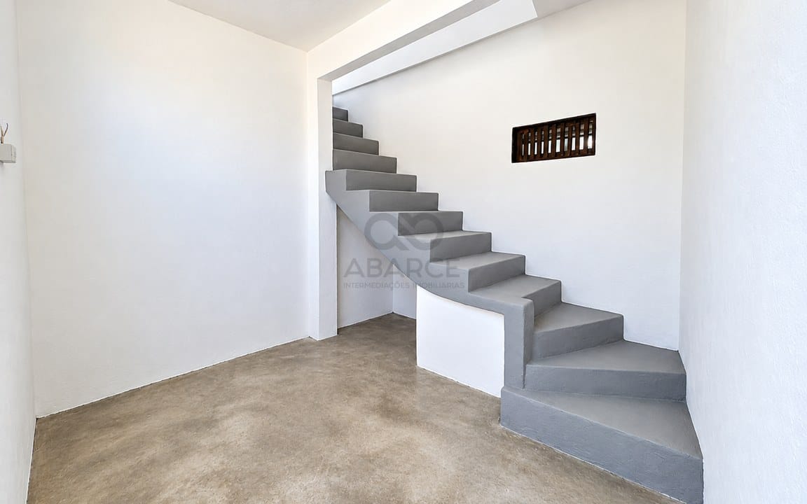 Interior Minimalista com Escadas de BetÃ£o.jpg