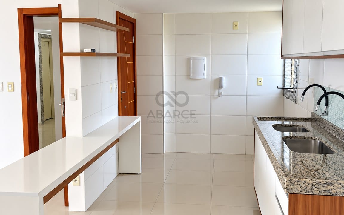 Cozinha Galley Moderna e Luminosa.jpg