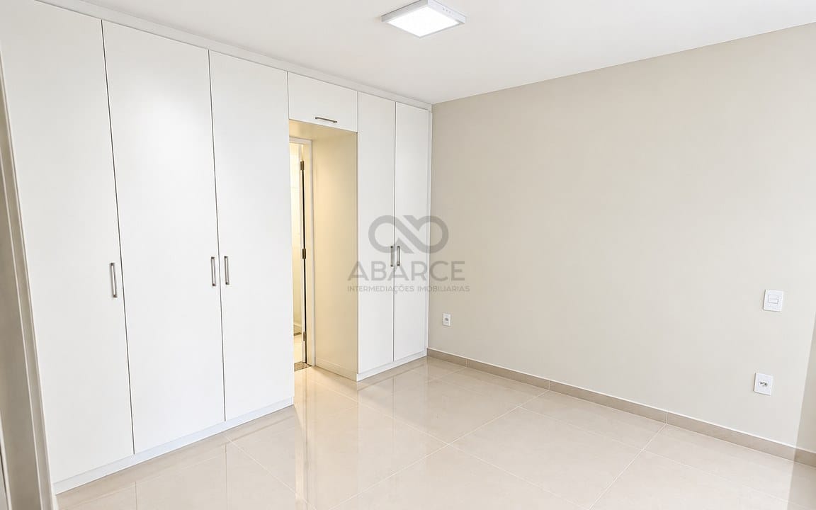 Quarto Minimalista com ArmÃ¡rios Embutidos.jpg